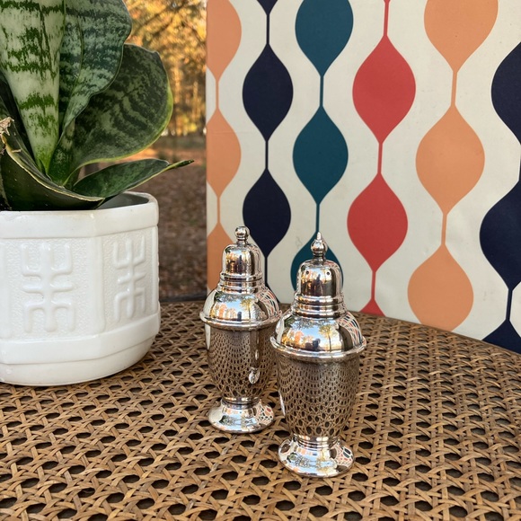 Vintage English Silver-Plated Salt & Pepper Shaker Set - Picture 9 of 9